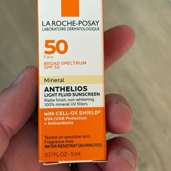 La Roche-Posay Light Fluid Sunscreen SPF 50 .17 oz TRAVEL SIZE NEW IN BOX - Picture 1 of 6